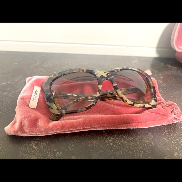 Miu Miu tortoiseshell sunglasses with dust bag and case - Picture 4 of 14
